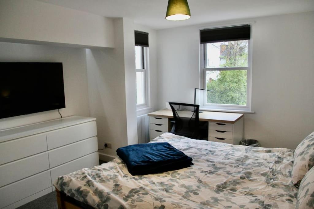 Vernon Place Town Centre, Vernon Cottage 3-Bed With Parking, 1A Vernon Court 2-Bed With Parking, 1B Studio No Parking, Off The High Street Next To Sandford Park Cheltenham Luaran gambar