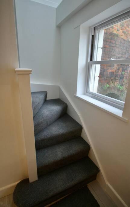 Vernon Place Town Centre, Vernon Cottage 3-Bed With Parking, 1A Vernon Court 2-Bed With Parking, 1B Studio No Parking, Off The High Street Next To Sandford Park Cheltenham Luaran gambar