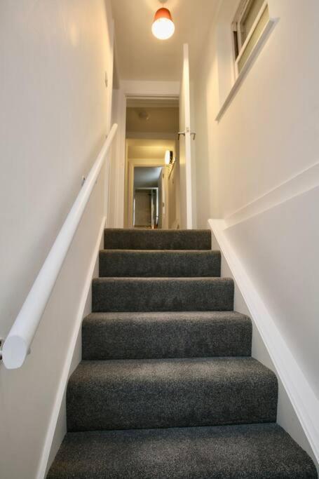 Vernon Place Town Centre, Vernon Cottage 3-Bed With Parking, 1A Vernon Court 2-Bed With Parking, 1B Studio No Parking, Off The High Street Next To Sandford Park Cheltenham Luaran gambar