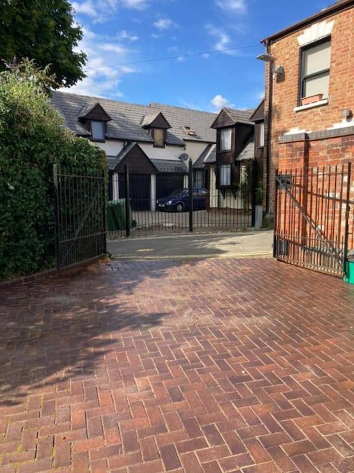 Vernon Place Town Centre, Vernon Cottage 3-Bed With Parking, 1A Vernon Court 2-Bed With Parking, 1B Studio No Parking, Off The High Street Next To Sandford Park Cheltenham Luaran gambar