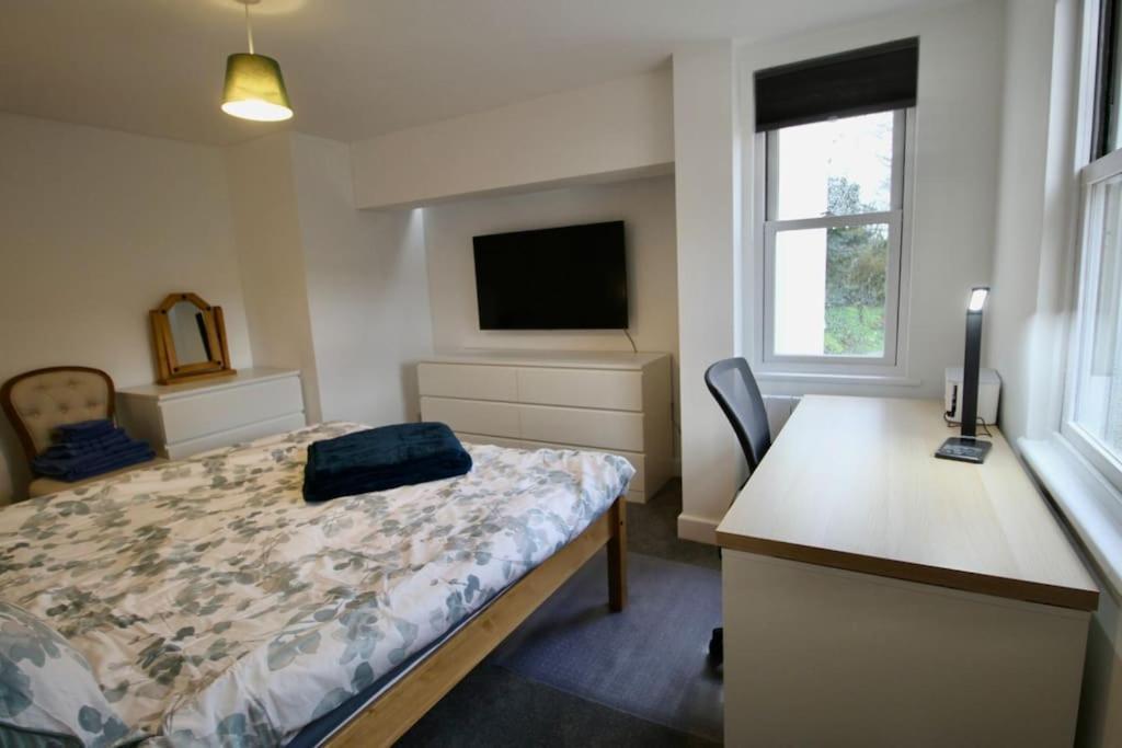 Vernon Place Town Centre, Vernon Cottage 3-Bed With Parking, 1A Vernon Court 2-Bed With Parking, 1B Studio No Parking, Off The High Street Next To Sandford Park Cheltenham Luaran gambar