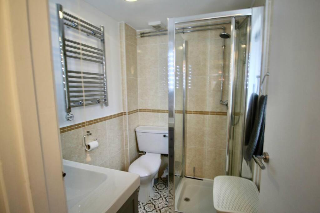 Vernon Place Town Centre, Vernon Cottage 3-Bed With Parking, 1A Vernon Court 2-Bed With Parking, 1B Studio No Parking, Off The High Street Next To Sandford Park Cheltenham Luaran gambar
