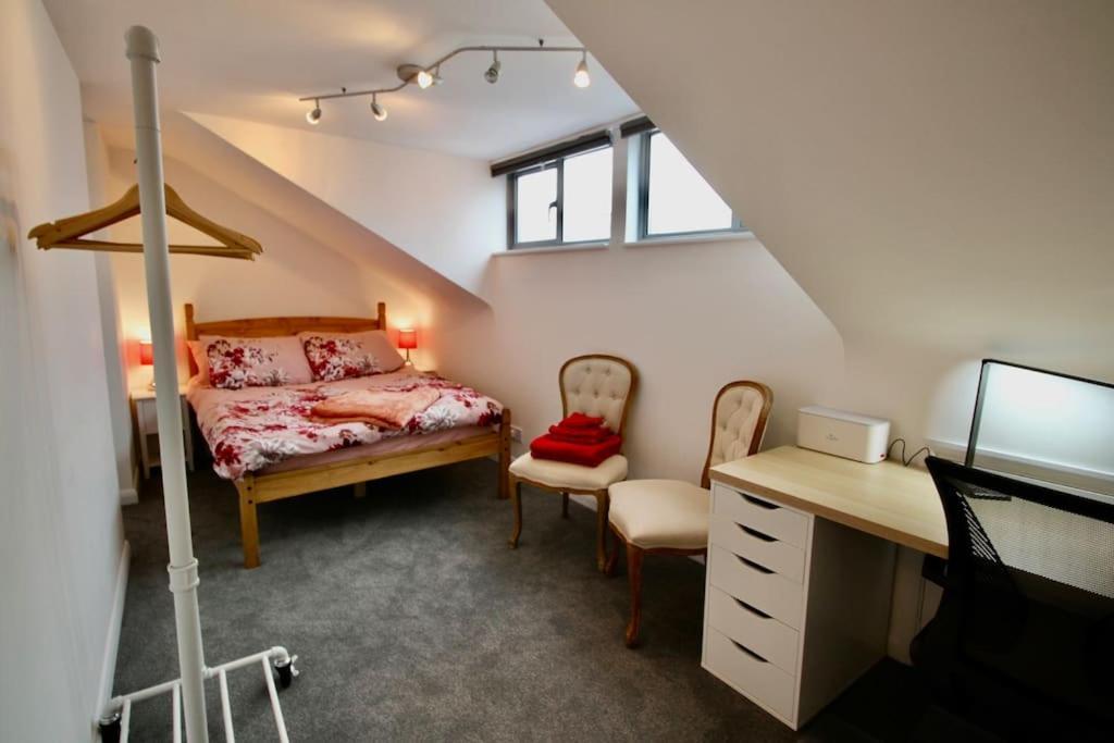 Vernon Place Town Centre, Vernon Cottage 3-Bed With Parking, 1A Vernon Court 2-Bed With Parking, 1B Studio No Parking, Off The High Street Next To Sandford Park Cheltenham Luaran gambar
