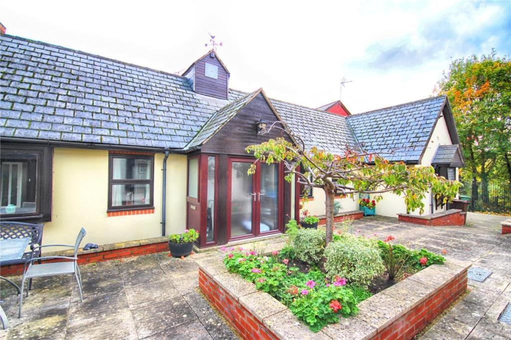 Vernon Place Town Centre, Vernon Cottage 3-Bed With Parking, 1A Vernon Court 2-Bed With Parking, 1B Studio No Parking, Off The High Street Next To Sandford Park Cheltenham Luaran gambar