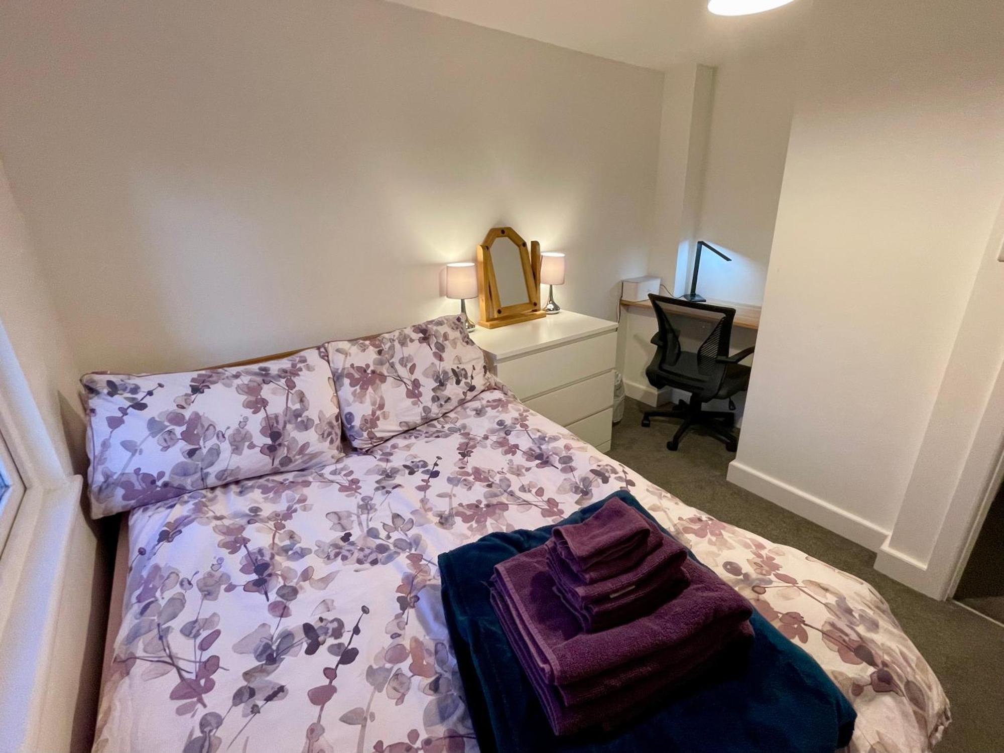 Vernon Place Town Centre, Vernon Cottage 3-Bed With Parking, 1A Vernon Court 2-Bed With Parking, 1B Studio No Parking, Off The High Street Next To Sandford Park Cheltenham Luaran gambar
