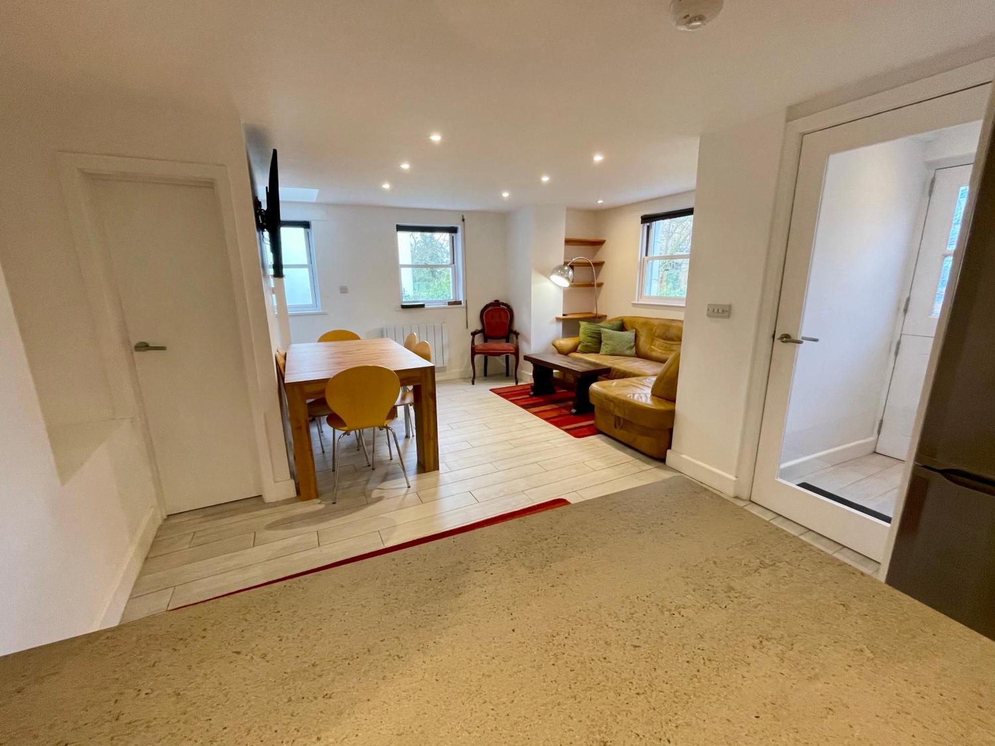 Vernon Place Town Centre, Vernon Cottage 3-Bed With Parking, 1A Vernon Court 2-Bed With Parking, 1B Studio No Parking, Off The High Street Next To Sandford Park Cheltenham Luaran gambar